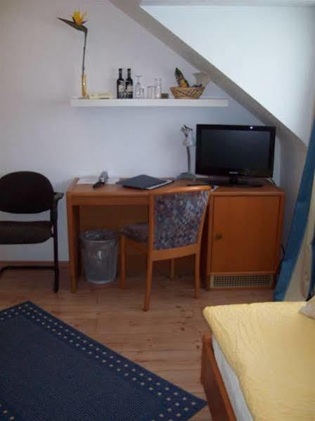 Hotel Merlin Garni Кёльн Экстерьер фото