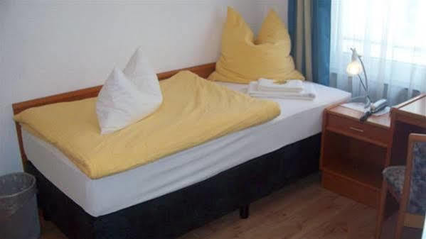 Hotel Merlin Garni Кёльн Экстерьер фото
